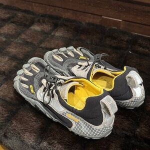 Vibram FiveFingers in Black and Gray with Yellow Accents EU40